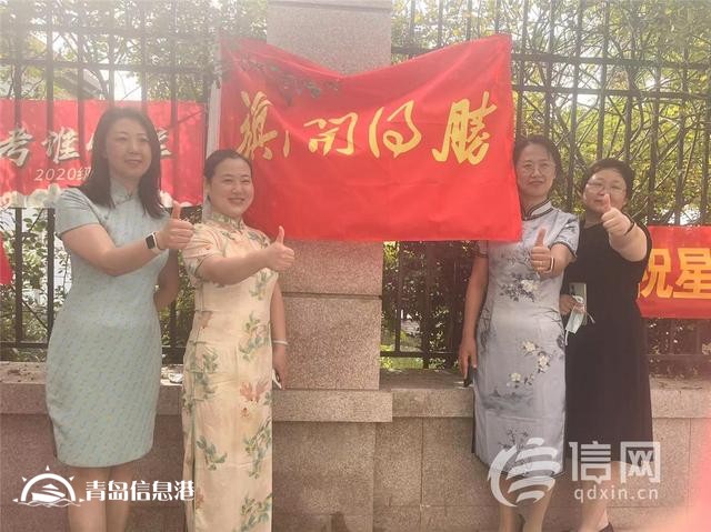 直擊高考：旗袍、紅T恤還不夠 有家長帶上萌寵來送考