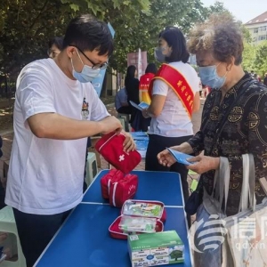 提升居民幸福感 金家?guī)X街道舉辦志愿服務(wù)公益市集