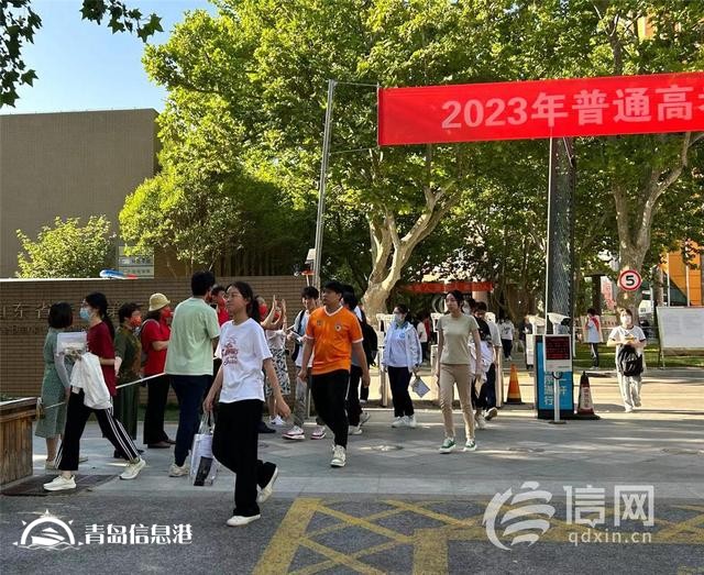 直擊高考：英語(yǔ)考試結(jié)束 物理老師提醒明天提前一小時(shí)開(kāi)考