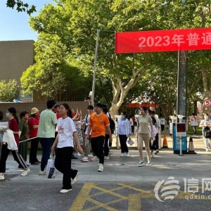 直擊高考：英語考試結(jié)束 物理老師提醒明天提前一小時開考