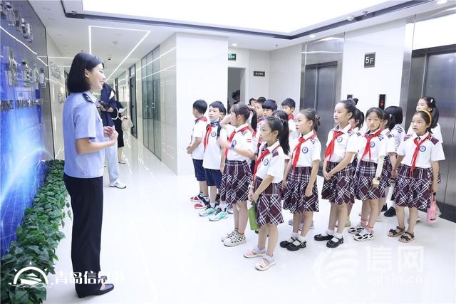 鎮(zhèn)小學(xué)子走進(jìn)青島反詐中心 沉浸式體驗(yàn)電詐辦案現(xiàn)場(chǎng)