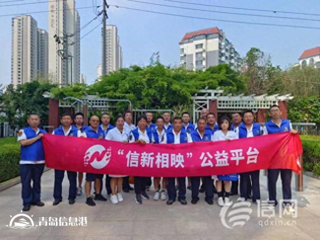 信新相映走進(jìn)社區(qū) “實(shí)力派”磨刀志愿者常被居民“點(diǎn)名”