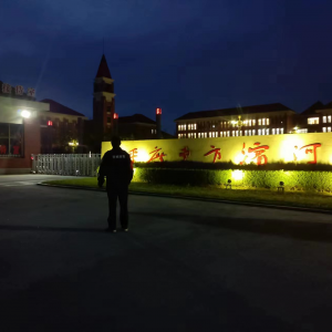 南村執(zhí)法中隊加強校園周邊夜間巡查，嚴防噪聲污染！