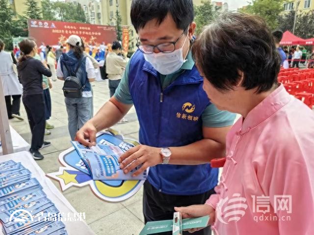 “網(wǎng)絡(luò)正能量社區(qū)” 志愿者以鄰居節(jié)為橋梁宣講網(wǎng)絡(luò)安全知識(shí)