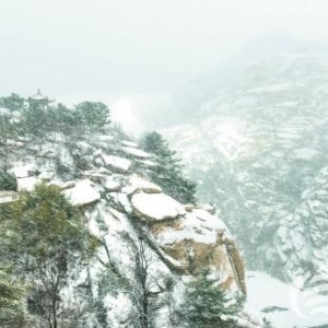 猴年新春第一場(chǎng)雪 北九水銀裝素裹宛如水墨畫(huà)