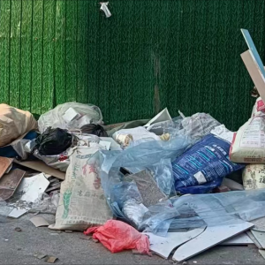 李園街道綜合行政執(zhí)法中隊：隨意傾倒建筑垃圾 零容忍