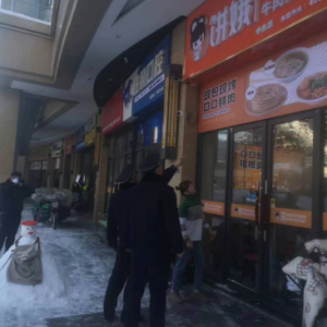 李園街道綜合行政執(zhí)法中隊：“信用執(zhí)法+宣傳整治”扮靚市容迎元旦 ... ...