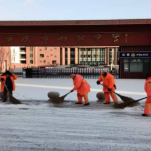 以雪為令，迎雪而行——金陽(yáng)光環(huán)衛(wèi)全力以赴除雪保暢通