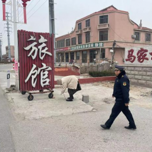 重拳整治小廣告 市容環(huán)境大提升