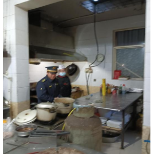 “信用+執(zhí)法”隨意處置餐廚垃圾要不得！云山中隊(duì)開展餐廚垃圾專項(xiàng)整治 ...
