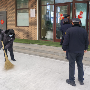 南村執(zhí)法中隊以雪為令，掃雪除冰齊上陣！