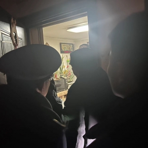 “加強(qiáng)養(yǎng)犬管理，共創(chuàng)文明城市”同和執(zhí)法中隊(duì)調(diào)查不文明養(yǎng)犬行為 ... ...