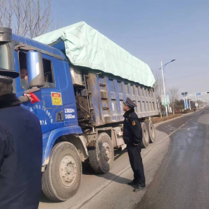 “亮劍”整治渣土車 向揚(yáng)塵污染說“不”