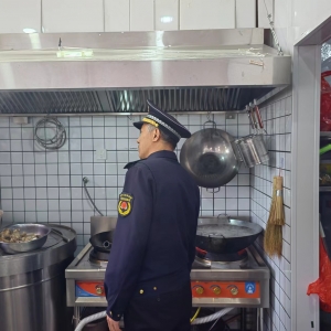 南村執(zhí)法中隊開展餐飲油煙執(zhí)法檢查，營造清新潔凈城鎮(zhèn)環(huán)境！ ...