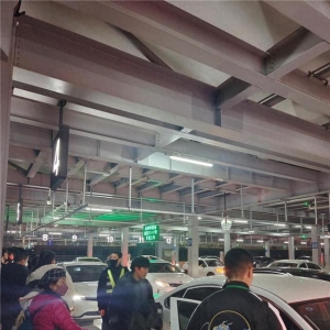 實(shí)探膠東機(jī)場(chǎng)深夜打車：多數(shù)乘客叫車順利，個(gè)別平臺(tái)易出問題