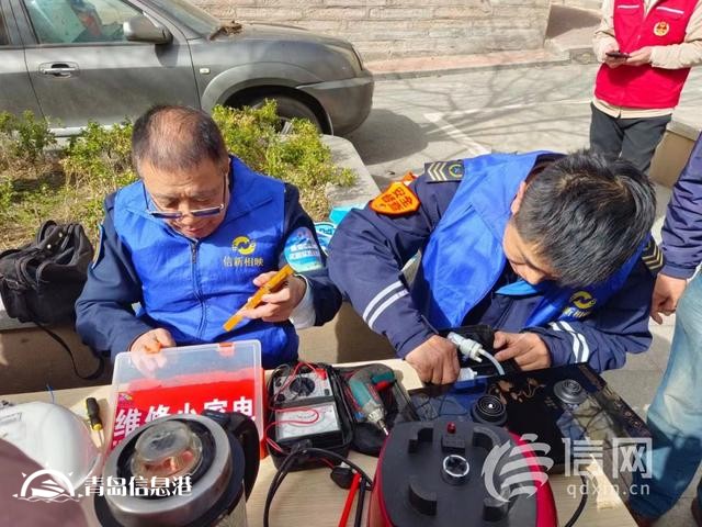 “一站式”幫居民解難題 香港中路街道開展便民服務(wù)大集