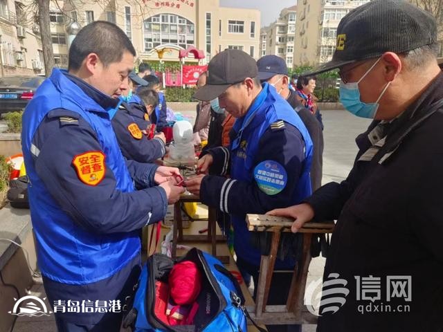 “一站式”幫居民解難題 香港中路街道開展便民服務(wù)大集
