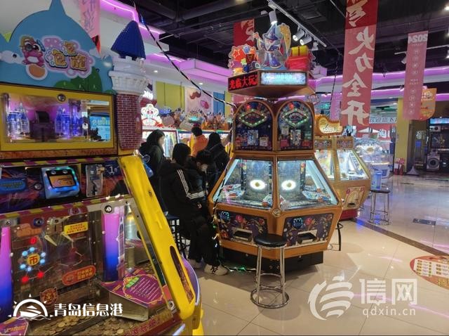 中學(xué)生電玩城內(nèi)暢玩各類游戲 “禁入”招牌形同虛設(shè)