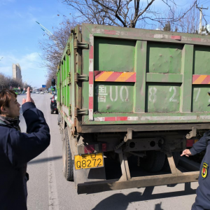 鳳臺執(zhí)法中隊落實“六個百分百”源頭降低揚塵污染
