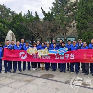 遼源路街道開(kāi)展便民服務(wù)大集 交警向居民普及假期文明出行知識(shí)