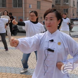 弘揚中國傳統(tǒng)文化 青島即墨城西一社區(qū)開展公益授拳活動