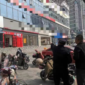 李園街道綜合行政執(zhí)法中隊：整治街面小廣告 城市顏值穩(wěn)提升 ...
