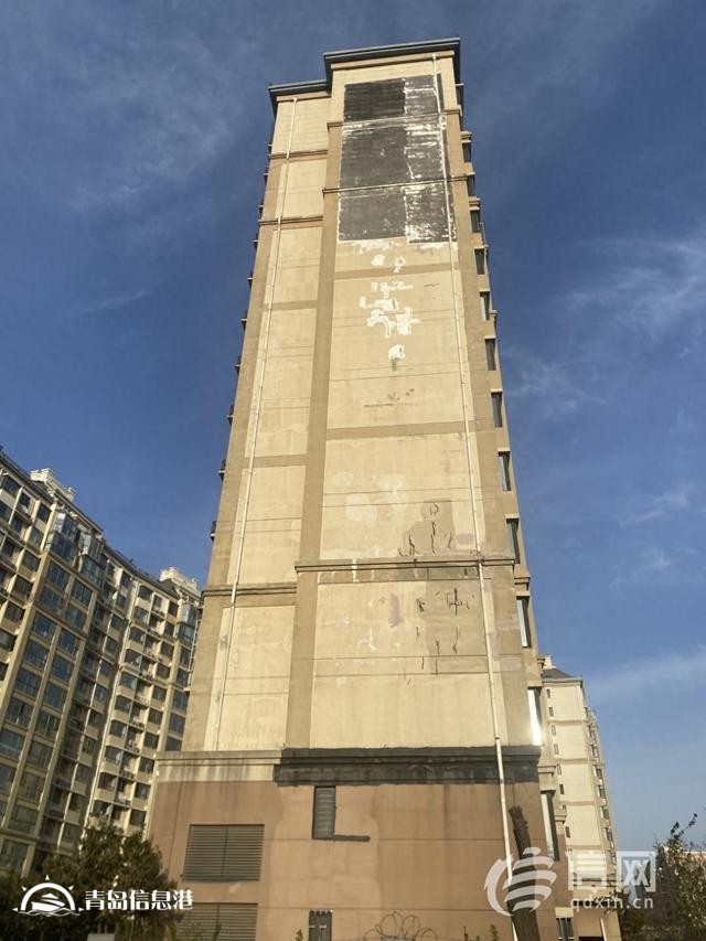 城陽(yáng)寶龍國(guó)際社區(qū)外墻脫落 居民反映三年未能徹底根治