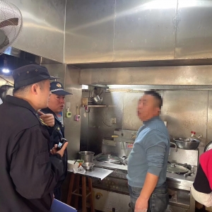 平度市東閣街道執(zhí)法中隊整治餐飲油煙，讓“煙火氣”不再擾民 ...