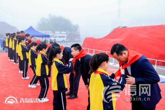 “大國重器”社會(huì)課堂 愛國主義教育航天展在青島金沙灘啤酒城開幕