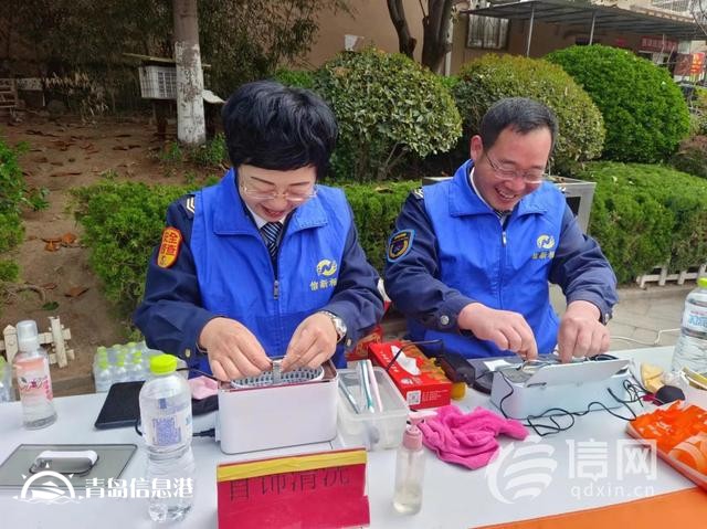 信新相映走進(jìn)少山路社區(qū) 資深成員手把手教授新人服務(wù)技能