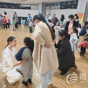 白天上班晚上學(xué)特長 青島市北區(qū)藝術(shù)夜校受到市民追捧