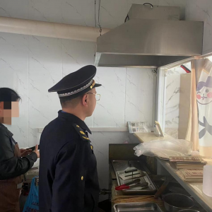 連軸轉(zhuǎn)！為轄區(qū)餐飲單位 “體檢”