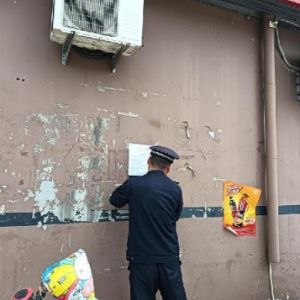 云山執(zhí)法中隊：消除安全隱患 扎實開展戶外廣告整治行動