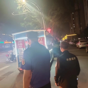 亮點工作：同和執(zhí)法中隊“夜間行動，清理占路經(jīng)營”