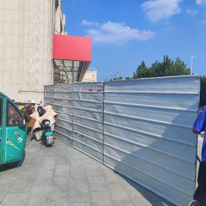 平度市東閣街道執(zhí)法中隊整治占用城市道路行為，還路于民