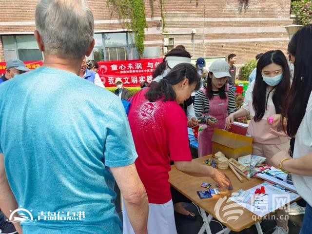 “金心金意”便民大集巧遇“六一” 居民在活動(dòng)中找尋童年回憶