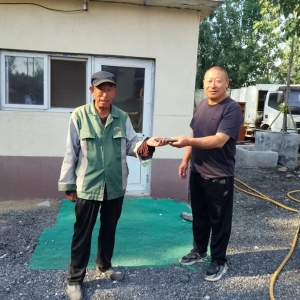 環(huán)衛(wèi)工人拾金不昧，平凡舉動傳遞 社會正能量
