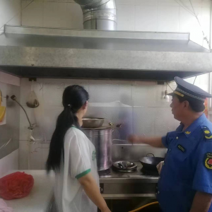 整治“油煙味”，守護(hù)“煙火氣”