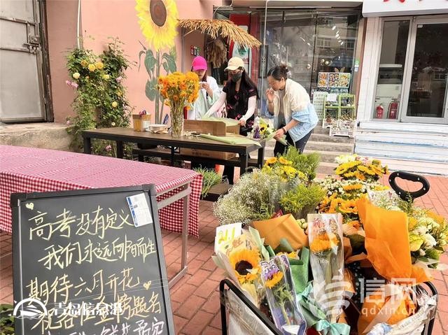 直擊高考：老師六點(diǎn)半就來(lái)到考點(diǎn) 將全程陪伴考生