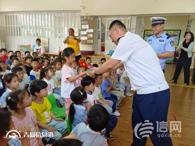 信新相映走進(jìn)金湖路幼兒園 讓孩子們體驗(yàn)當(dāng)“小鐵騎”的樂趣