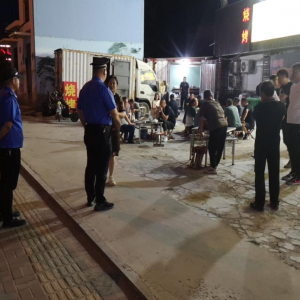 強化夜間市容整治，助力護(hù)航中高考