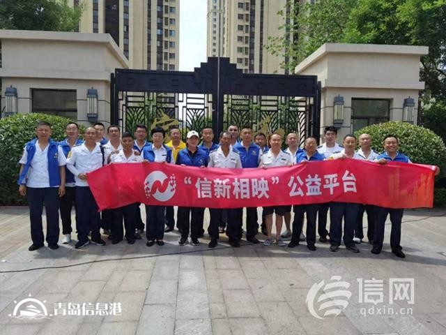 信新相映走進(jìn)錦苑社區(qū) 志愿者磨刀、維修鍋具樣樣在行