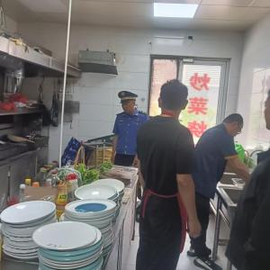 鳳臺(tái)中隊(duì)多措并舉 強(qiáng)化餐飲油煙源頭管控