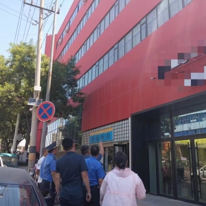 李園街道綜合行政執(zhí)法中隊(duì)：治理違規(guī)廣告 清爽市容風(fēng)貌