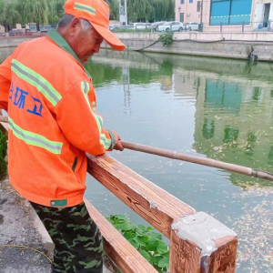 金陽(yáng)光環(huán)衛(wèi)扎實(shí)開展雨后河道清理工作