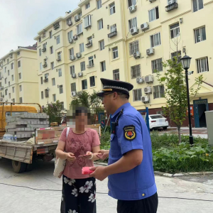 平度市東閣街道執(zhí)法中隊(duì)規(guī)范文明養(yǎng)犬，解決群眾急難愁盼