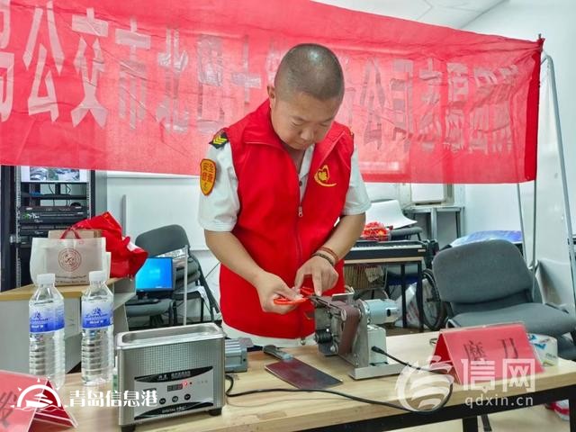 信新相映走進(jìn)漢口路社區(qū) 志愿者輕松為居民維修“老物件”