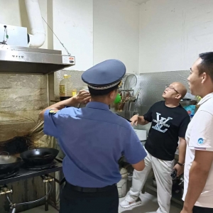 聯(lián)合開展餐飲油煙執(zhí)法檢查，凈化城鎮(zhèn)環(huán)境！