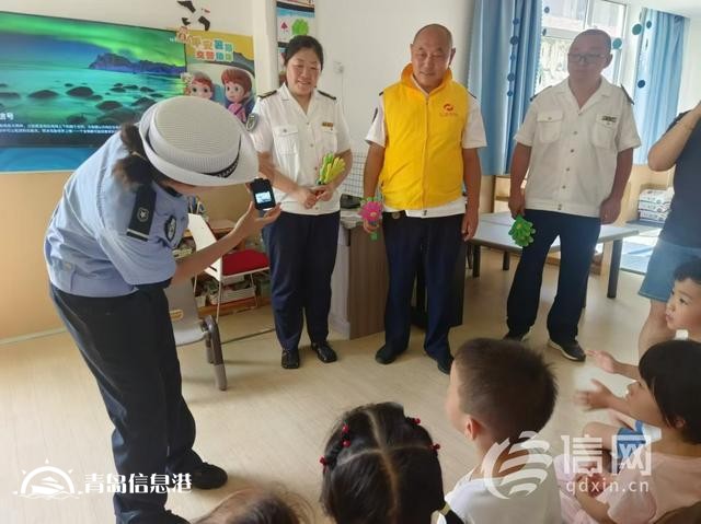 信新相映走進(jìn)智慧熊幼兒園 讓孩子們在愉快中學(xué)習(xí)交通安全知識