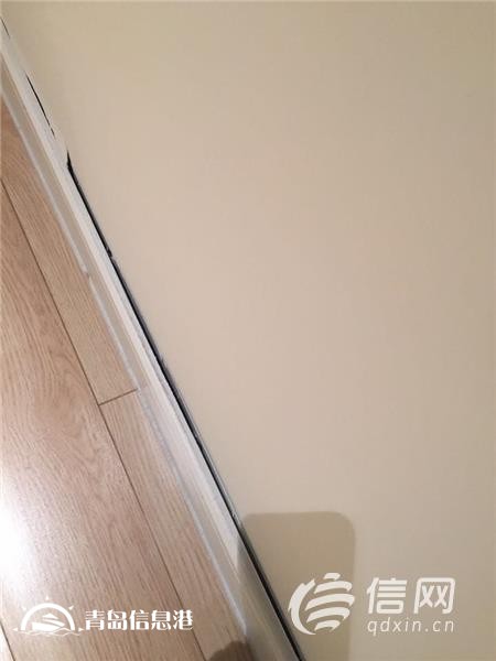 交房時(shí)分水器沒(méi)閥門(mén) 萬(wàn)達(dá)公館空置房試暖時(shí)漏水